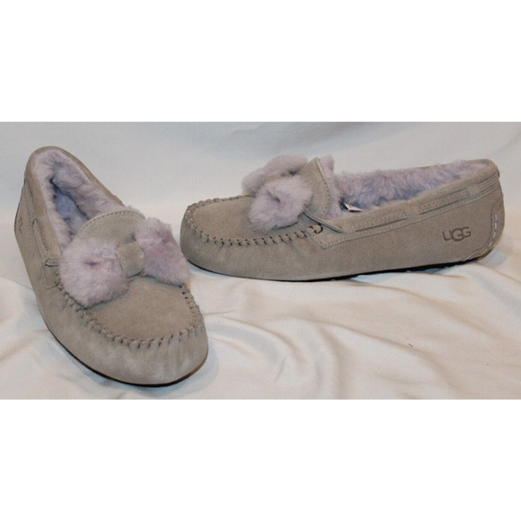 NIB UGG WOMEN'S DAKOTA SHEARLING BOW SUEDE INDOOR OUTDOOR SLIPPERS GOAT GRAY - Picture 3 of 7